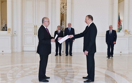 Ilham Aliyev receives credentials of newly-appointed Mexican ambassador